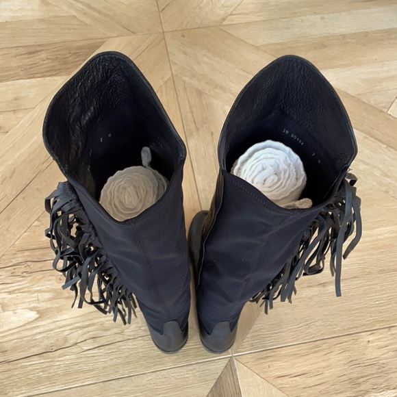 Stuart Weitzman 5050 Mane Fringe Boot! Size 7. - Picture 4 of 6